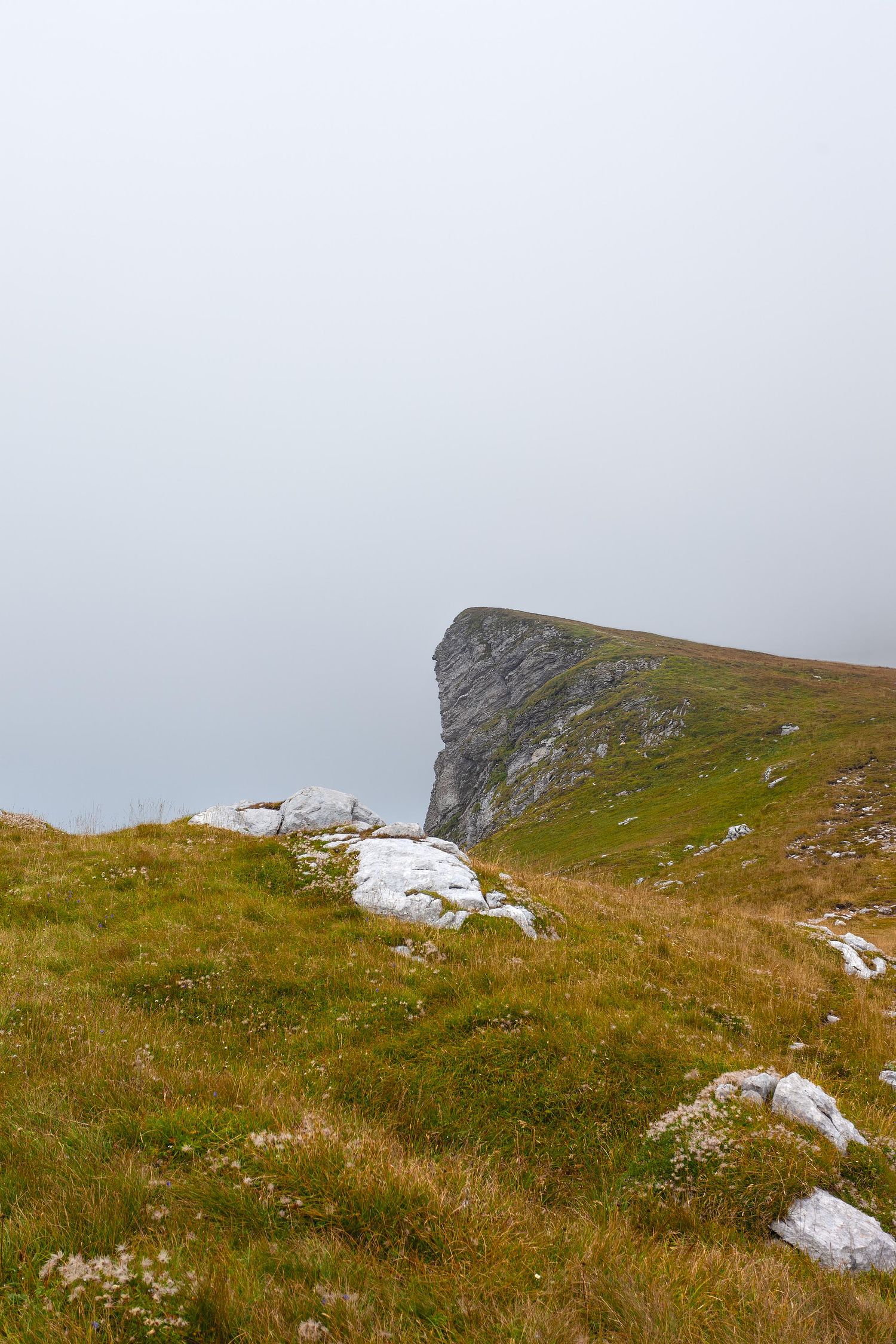 The peak and the clouds