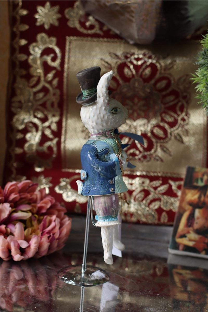 White Rabbit is late