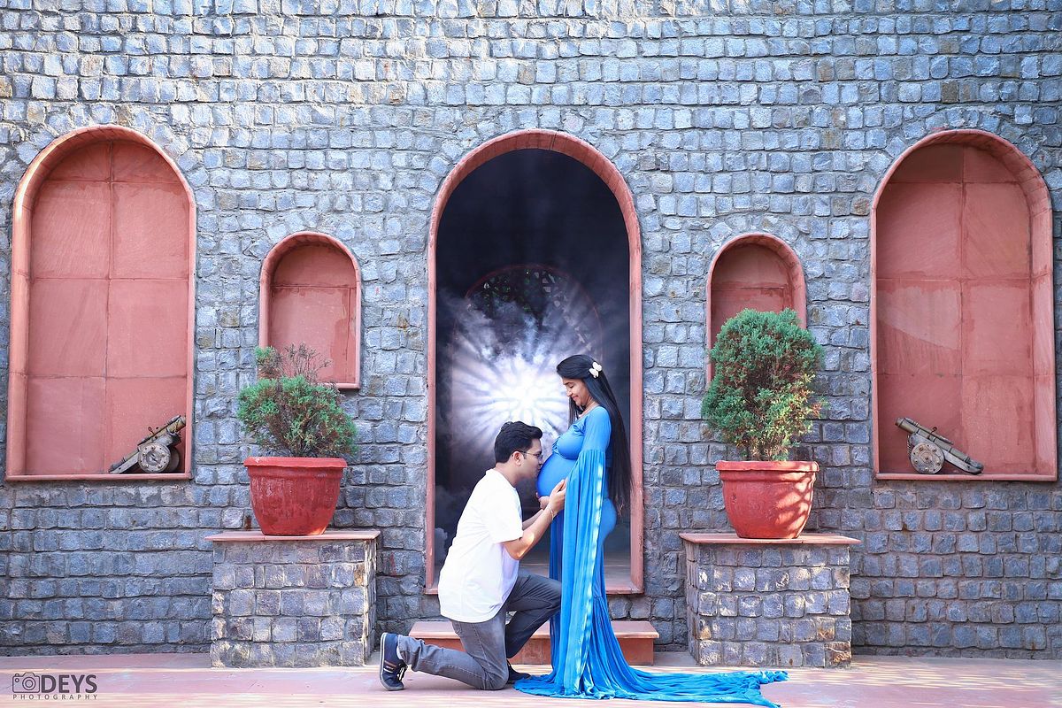 Blue gown theme studio maternity pictures with husband in Delhi NCR
