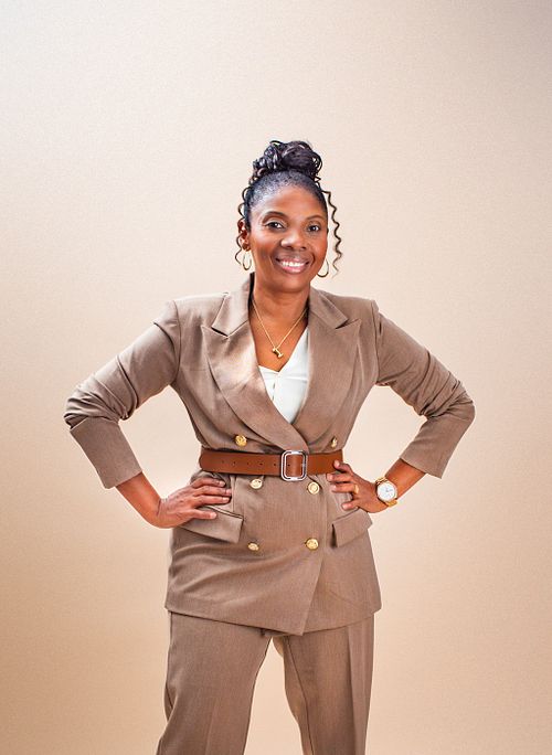 Hello, I am Iska. specialize in Weddings, Portraits, and Events