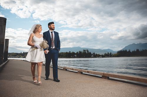 Sunny anniversary couple photoshoot at Coal Harbour Vancouver